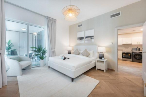 Cozy Escape 1-Bedroom Apartment for 4 in Dubai Marina